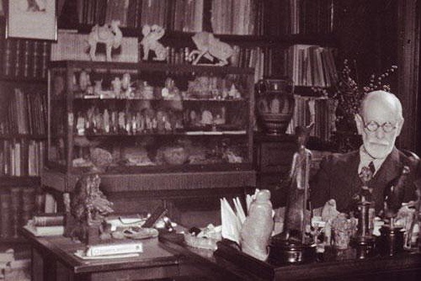 1111_Freuds-Last-Session369887